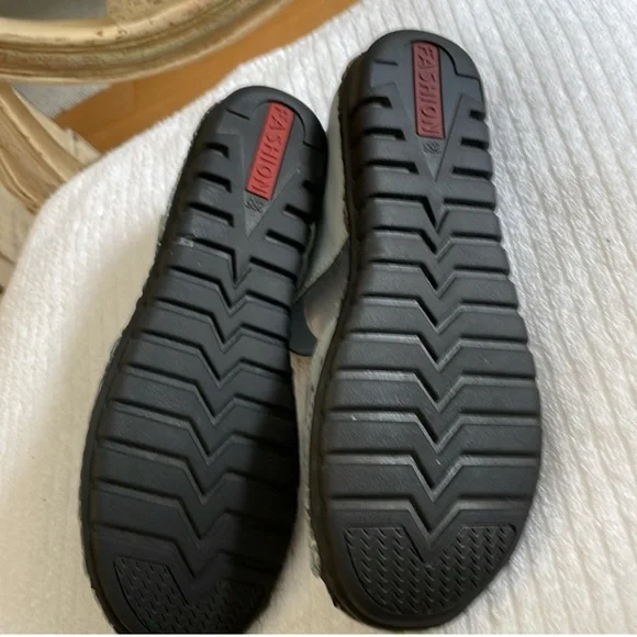 Casual Shoes - Picture 2 of 3